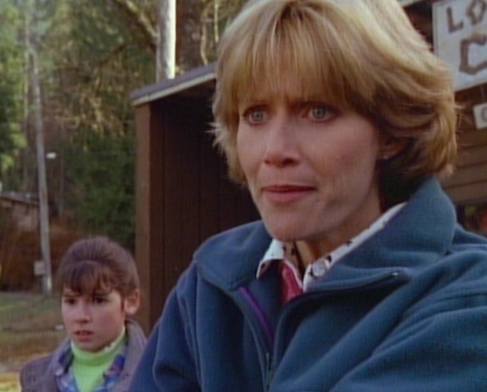 Angus MacGyver Trucs et Astuces - 6x19 Le Retour de Murdoc - Suzanne et sa fille Amy, qui viennent en aide � notre H�ros.